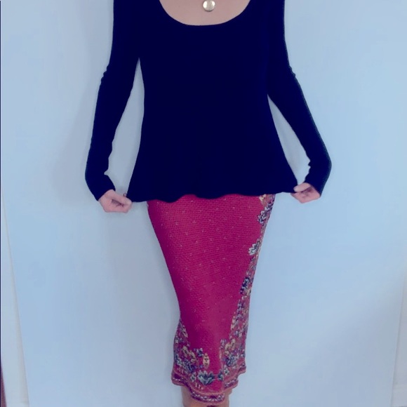 SO SOFT Gorgeous Fitted Bell Shape Black Sweater w/LOVELY xtra long  sleeves - Picture 4 of 6